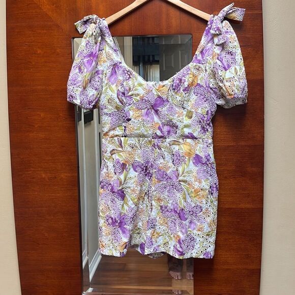 Adelyn Rae Gina Embroidered Eyelet Romper Medium - Picture 7 of 10